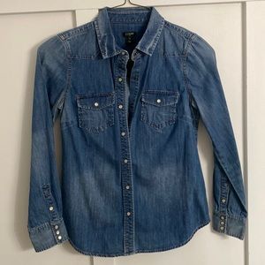 Like New J. Crew Small denim shirt with pearl snaps